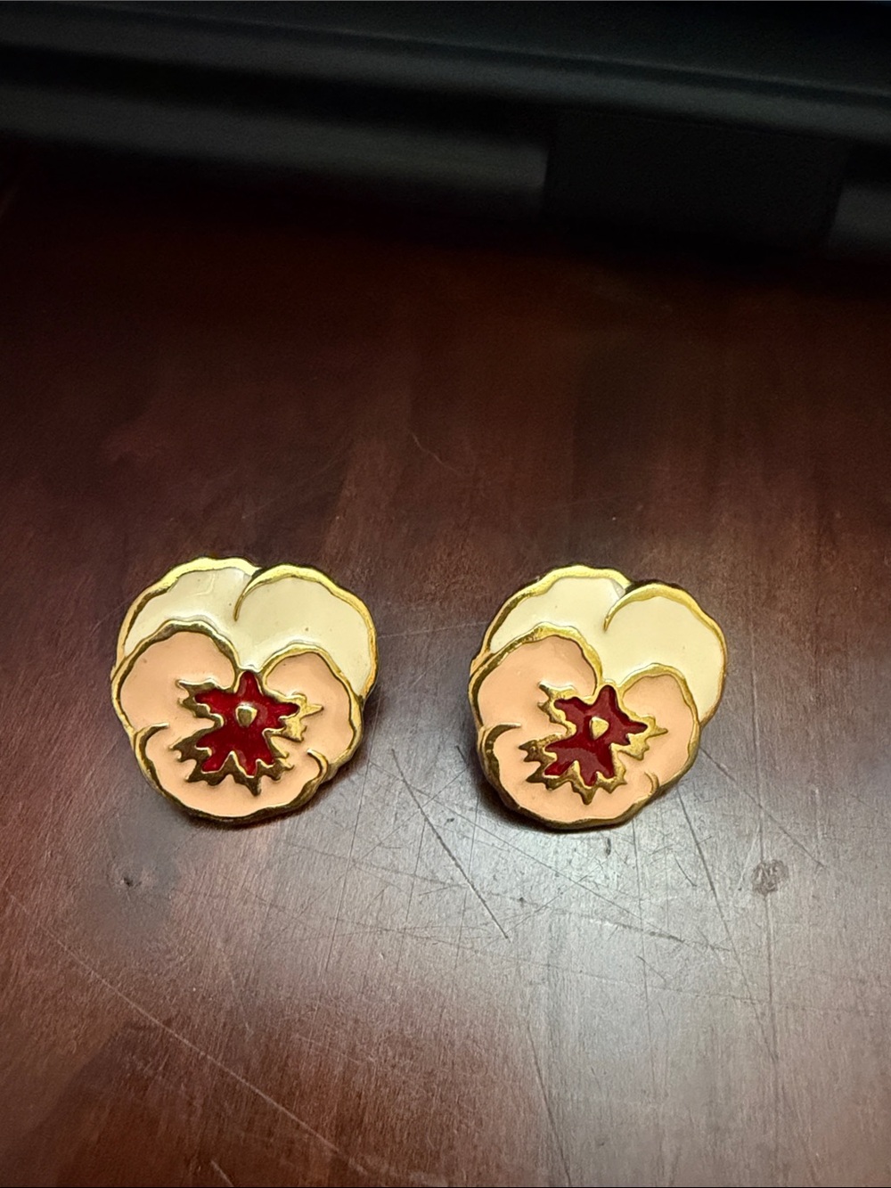 Avon Gold-Tone Pansy Stud Earrings in Cream, Peach & Red